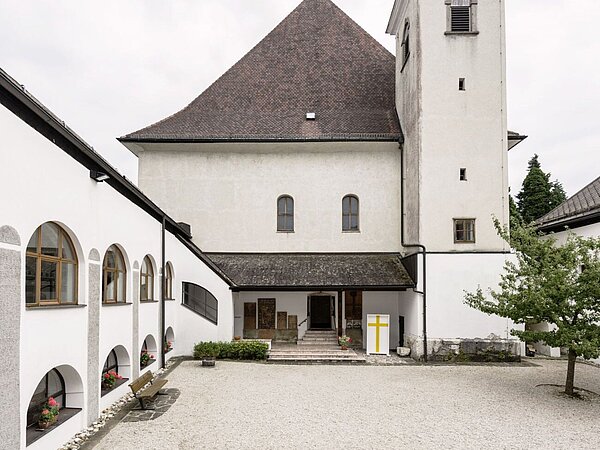 [Translate to Englisch:] Innenhof im Kloster Traunkirchen