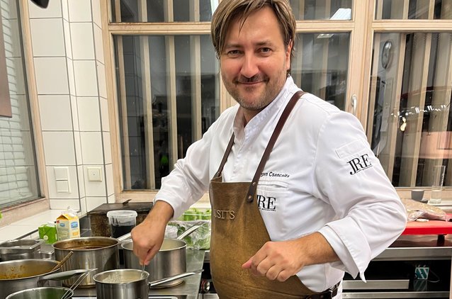 Jürgen Csencsits in der Bootshaus Küche