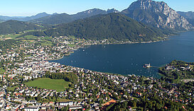 Luftaufnahme Gmunden Grünberg, (c) Oberösterreich Tourismus GmbH_Hamm