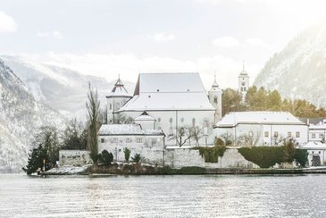Winterliches Kloster Traunkirchen, (c) www.traunseehotels.at