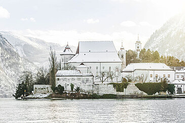 Winterliches Kloster Traunkirchen, (c) www.traunseehotels.at