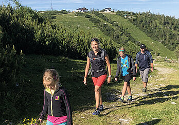 Familie im Latschenlabyrinth, (c) Traunsee Touristik GmbH